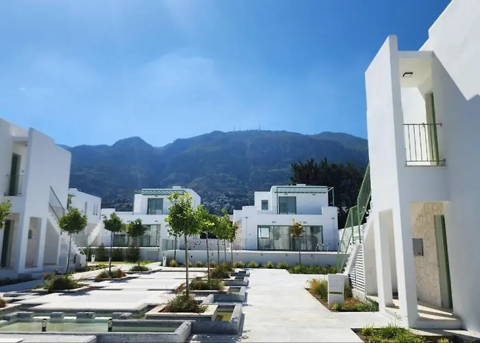 Residential Complex Irina アパート *